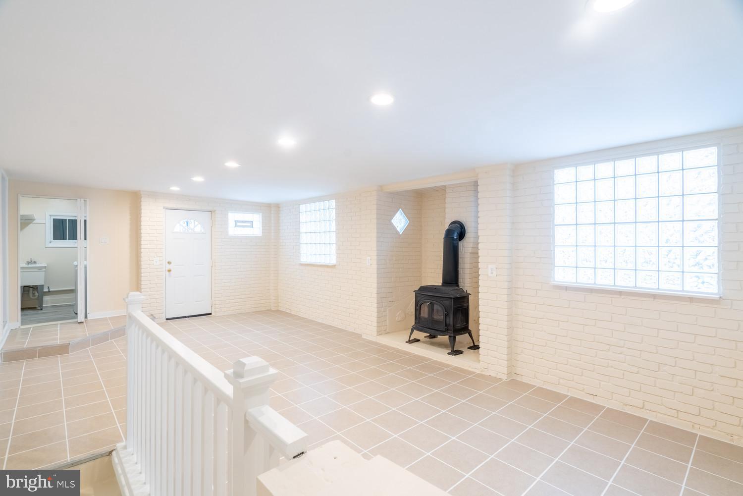 7313 Dooman Road Baltimore, MD 21244 - Photo 14 of 35 a view of a livingroom with a furniture
