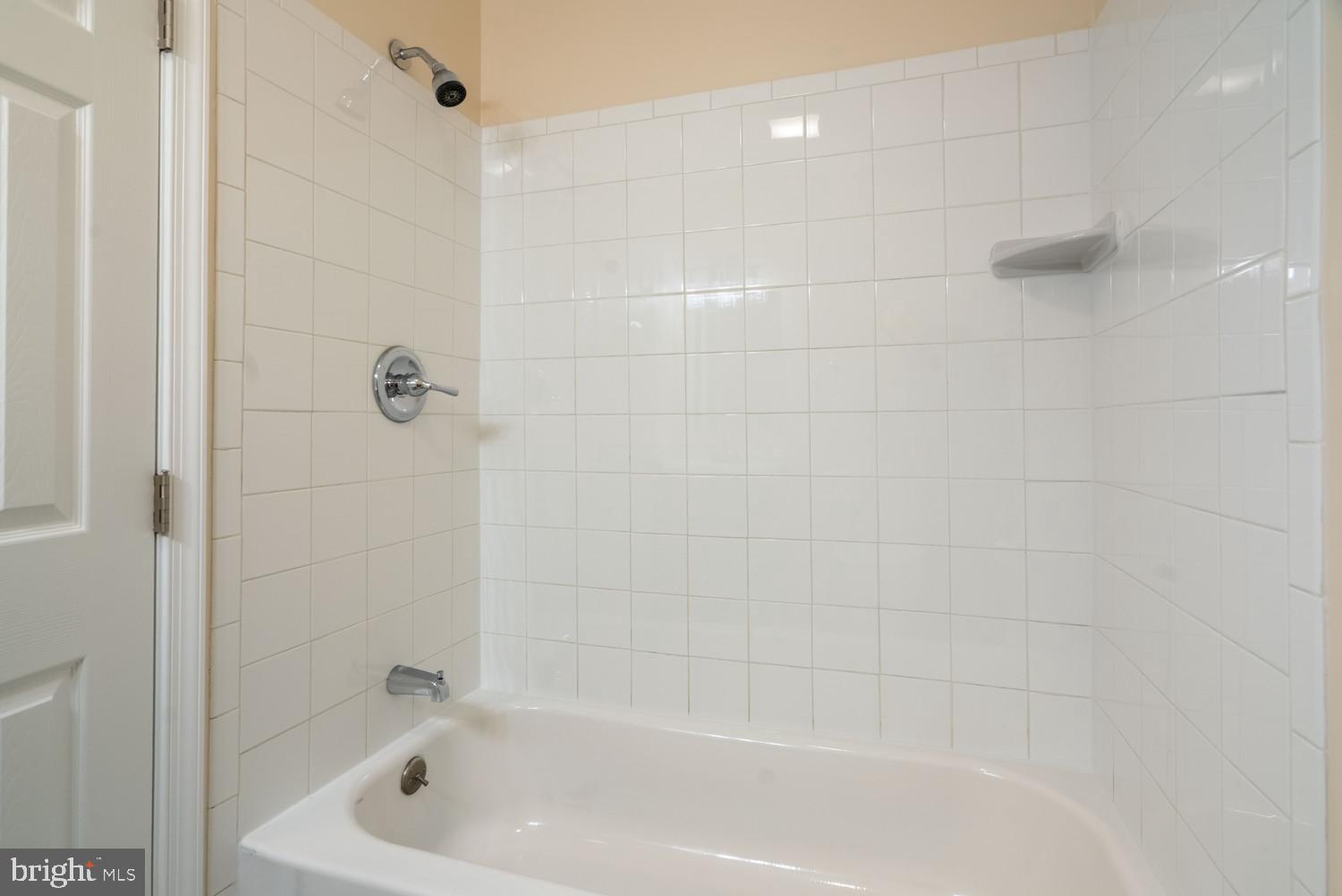 7313 Dooman Road Baltimore, MD 21244 - Photo 28 of 35 a bathroom with a bathtub