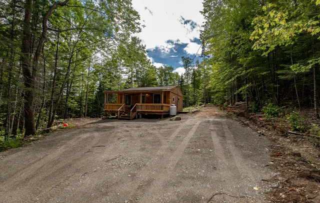 $195,000 | 8 Magnolia Lane, Starks, ME 04911