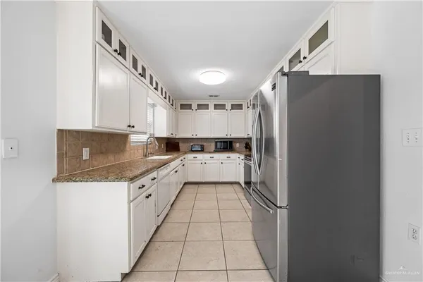 $2,000 | 4012 Auburn Avenue, McAllen, TX 78504