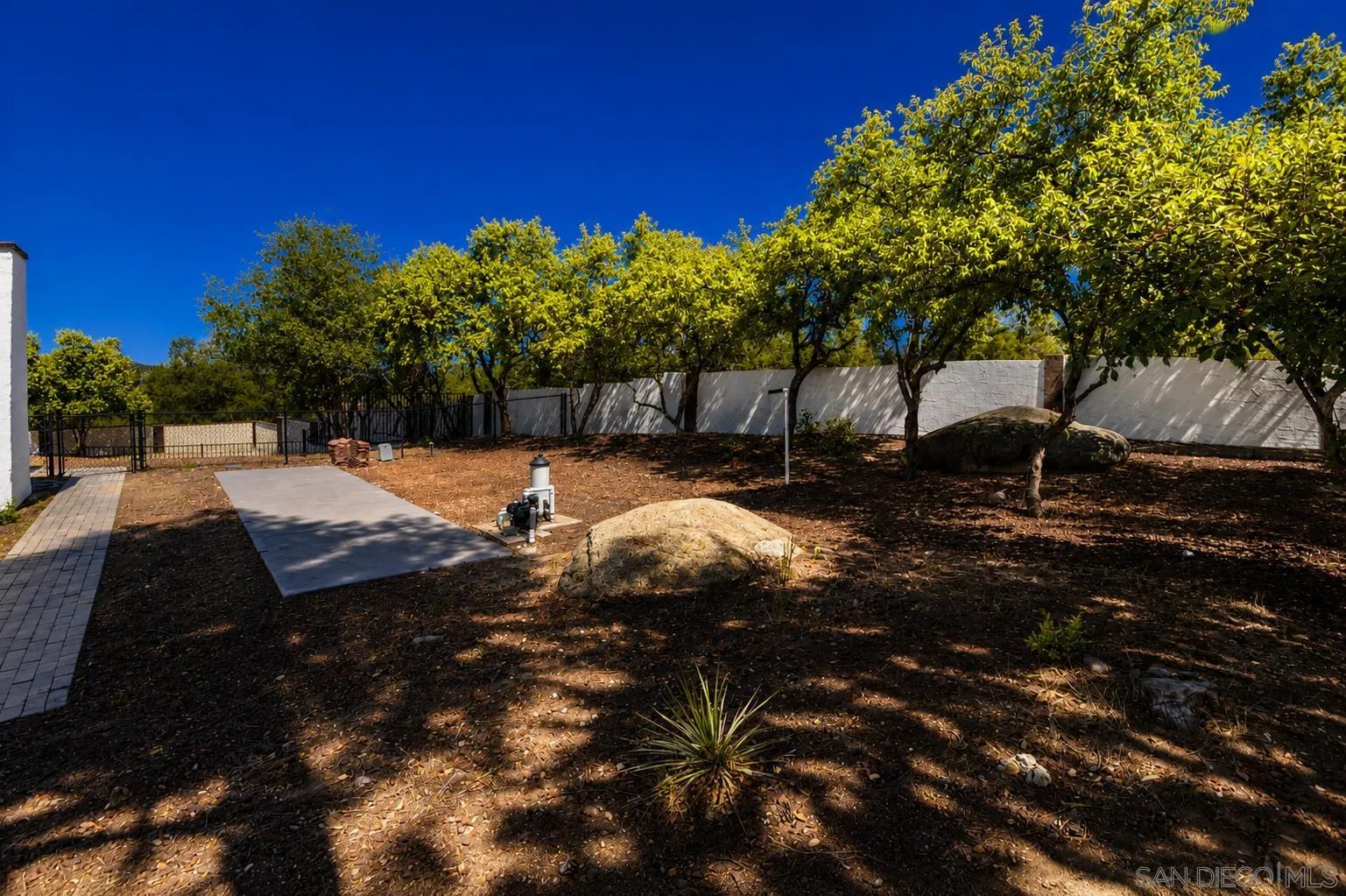 614 Sneath Way Alpine, CA 91901 - Photo 61 of 75 SIDE YARD