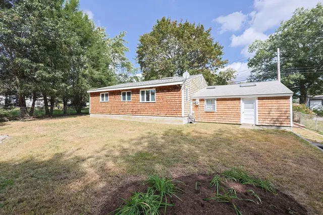 $450,000 | 11 Silver Avenue, Bellingham, MA 02019