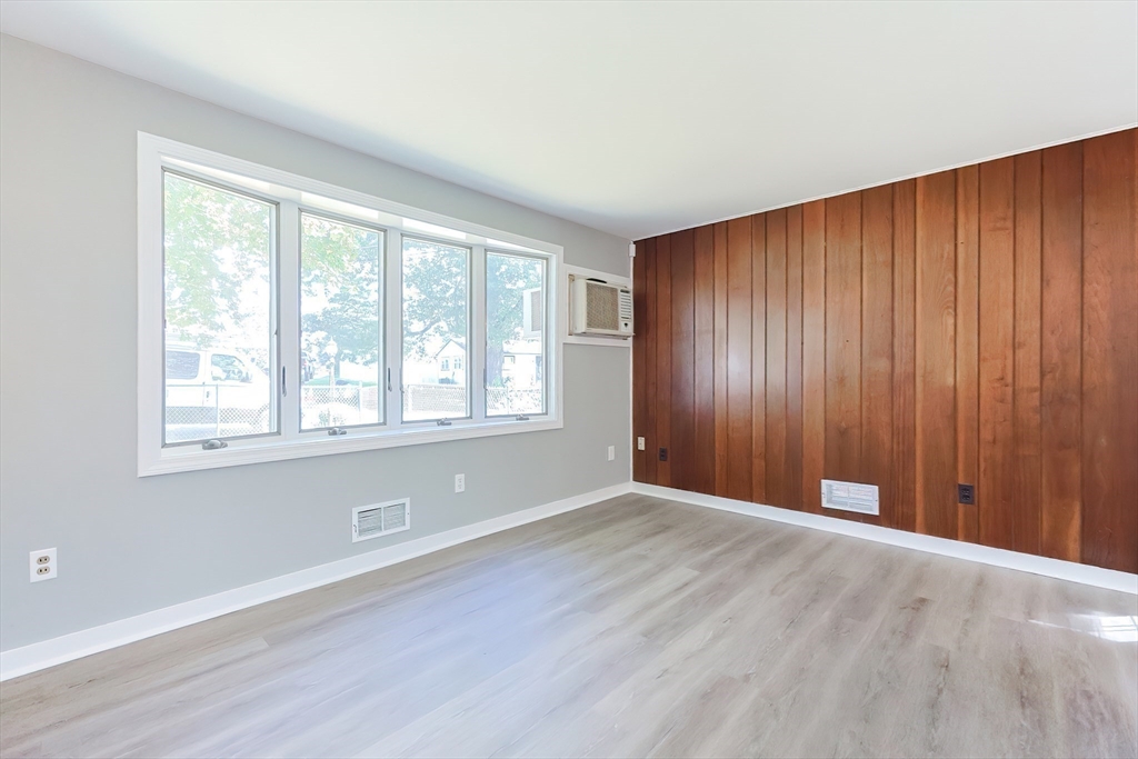 11 Silver Avenue Bellingham, MA 02019 - Photo 10 of 37