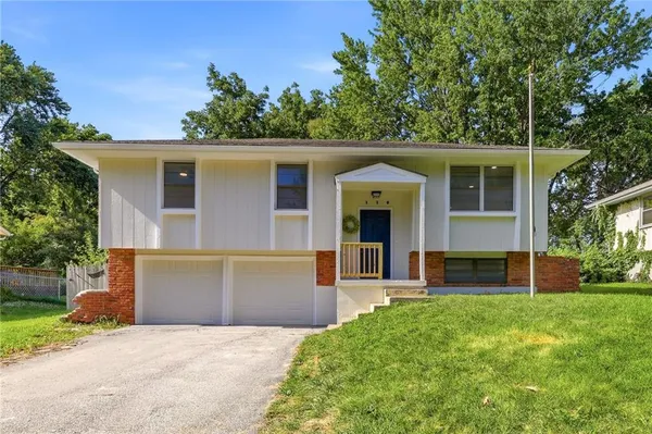 $285,000 | 110 Brentwood Drive, Belton, MO 64012