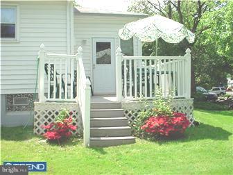 984 Roeloffs Road Yardley, PA 19067 - Photo 3 of 12 Exterior Back