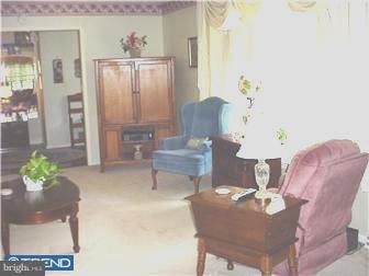 984 Roeloffs Road Yardley, PA 19067 - Photo 5 of 12 Living Room