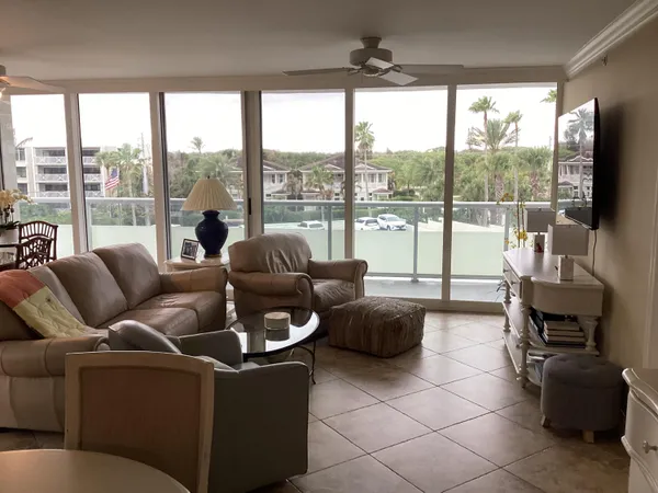 $3,700 | 3554 Ocean Drive, Unit 301, Vero Beach, FL 32963