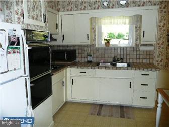 2004 Lance Road Reading, PA 19604 - Photo 3 of 12