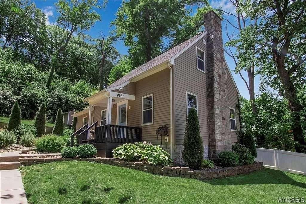 4961 Creek Rd Extension Lewiston, NY 14092 - Photo 1 of 20