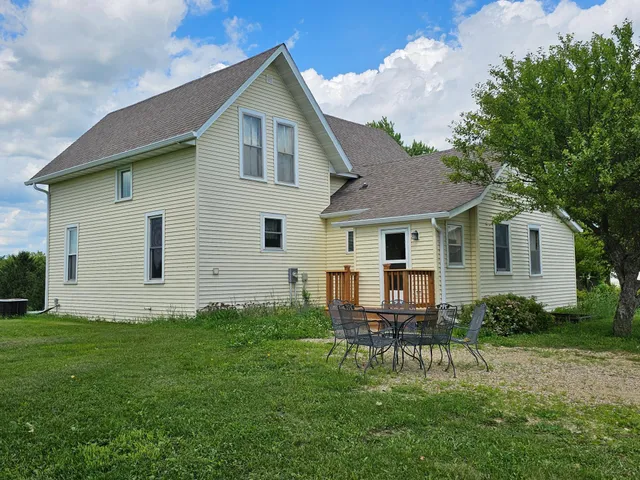 $260,000 | 86389 245th Street, Albert Lea, MN 56007