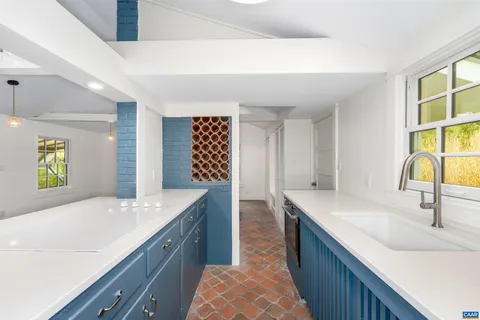 $400,000 | 2068 Lakeside Drive, Charlottesville, VA 22901