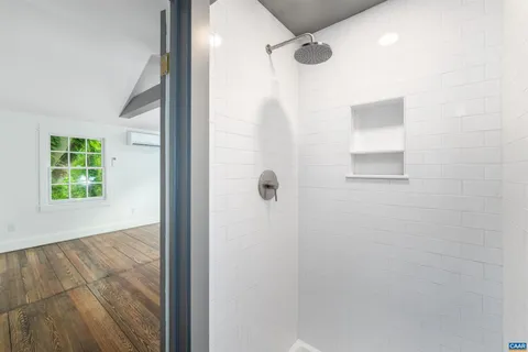 $400,000 | 2068 Lakeside Drive, Charlottesville, VA 22901