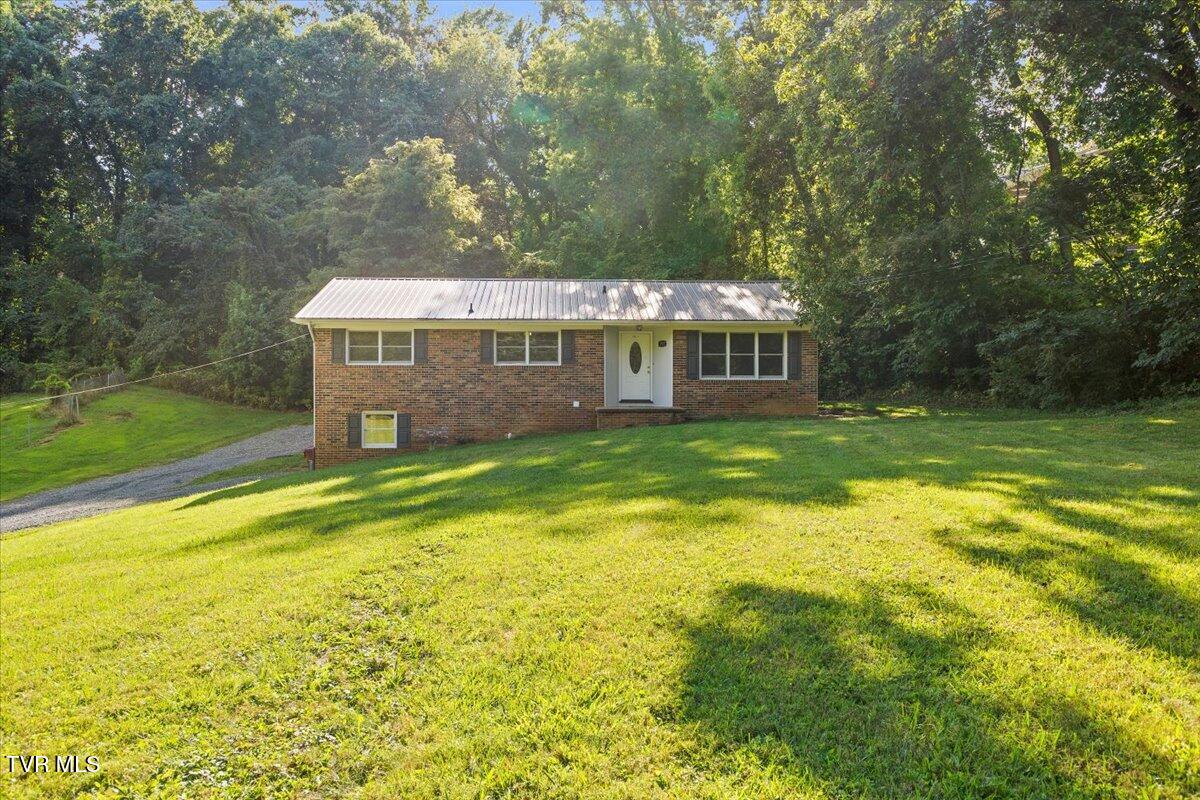 3907 Timberlake Road, Unit 2 Johnson City, TN 37601 - Photo 2 of 35 01-128A7779