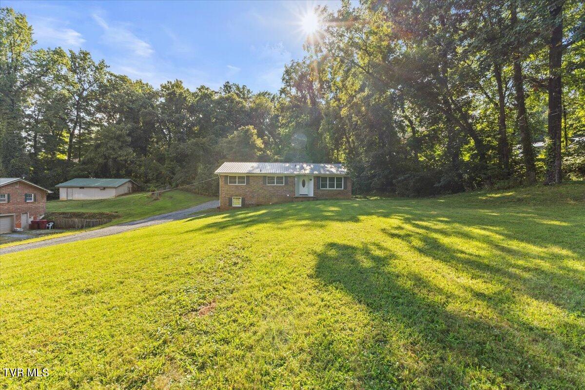 3907 Timberlake Road, Unit 2 Johnson City, TN 37601 - Photo 3 of 35 03-128A7782