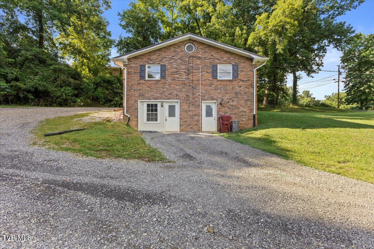 3907 Timberlake Road, Unit 2 Johnson City, TN 37601 - Photo 4 of 35 04-128A7785