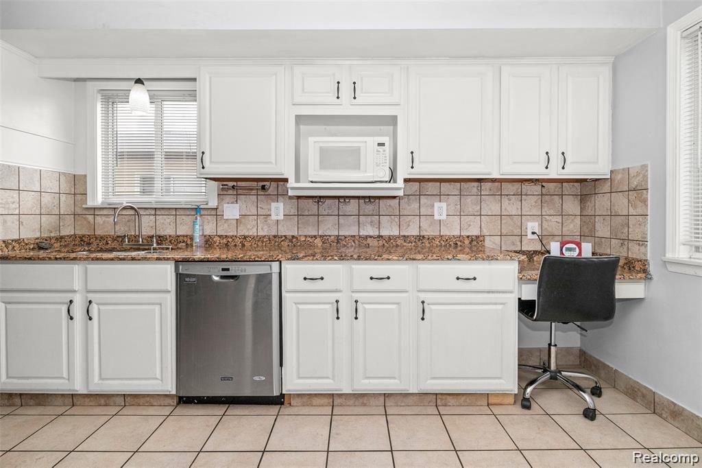 14735 Beech Daly Road Taylor, MI 48180 - Photo 13 of 30 13.jpg