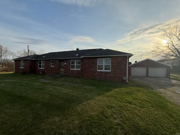$195,000 | 2755 Main Street Road, Vincennes, IN 47591