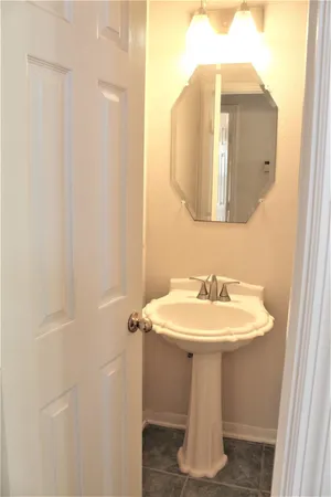 $2,700 | 71 North Brooksedge Circle, The Woodlands, TX 77382