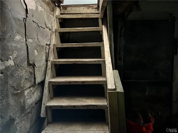 $99,900 | 809 Jefferson Avenue, Utica, NY 13501