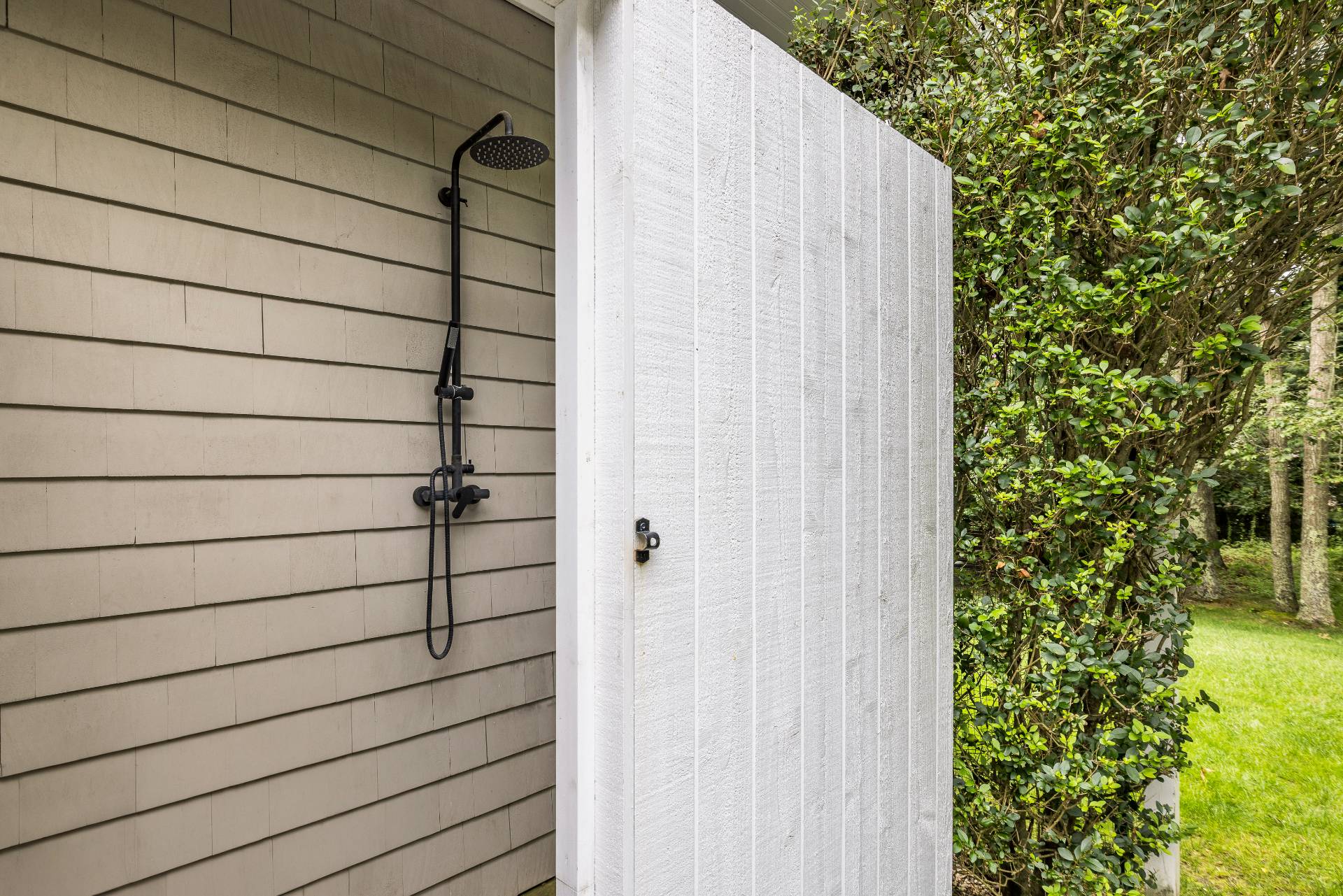 9 Central Avenue East Hampton, NY 11937 - Photo 19 of 21 a bathroom with a shower and a plant