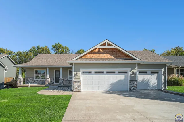 $424,995 | 4406 Southwest Lakeside Drive, Topeka, KS 66610