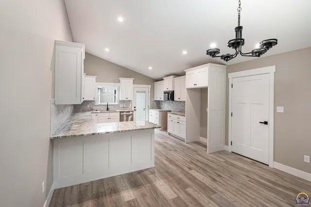 $424,995 | 4406 Southwest Lakeside Drive, Topeka, KS 66610