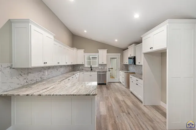 $424,995 | 4406 Southwest Lakeside Drive, Topeka, KS 66610