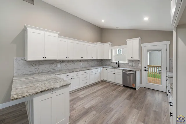 $424,995 | 4406 Southwest Lakeside Drive, Topeka, KS 66610