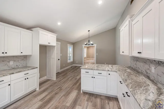 $424,995 | 4406 Southwest Lakeside Drive, Topeka, KS 66610