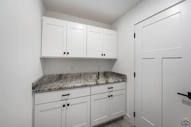 $424,995 | 4406 Southwest Lakeside Drive, Topeka, KS 66610