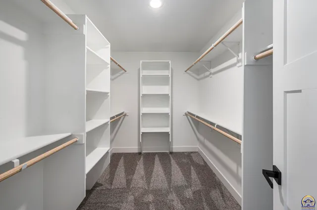 $424,995 | 4406 Southwest Lakeside Drive, Topeka, KS 66610