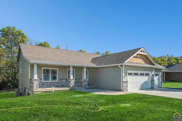 $424,995 | 4406 Southwest Lakeside Drive, Topeka, KS 66610