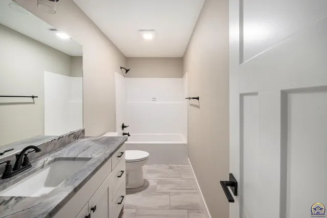 $424,995 | 4406 Southwest Lakeside Drive, Topeka, KS 66610