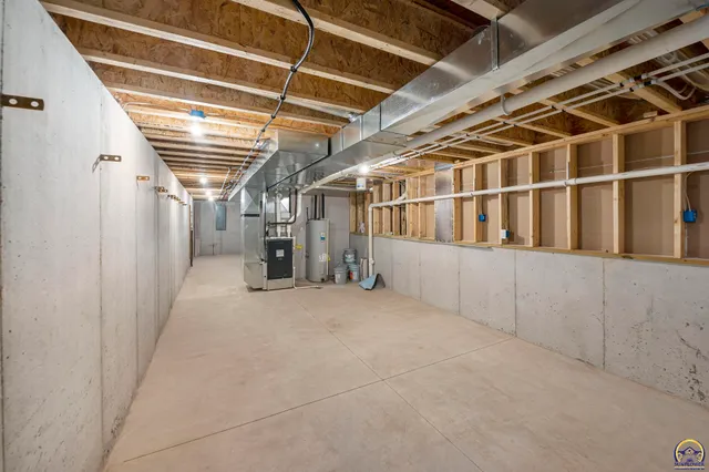 $424,995 | 4406 Southwest Lakeside Drive, Topeka, KS 66610