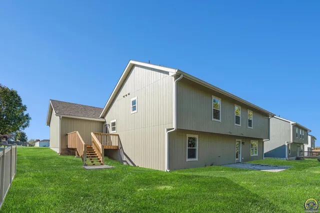 $424,995 | 4406 Southwest Lakeside Drive, Topeka, KS 66610