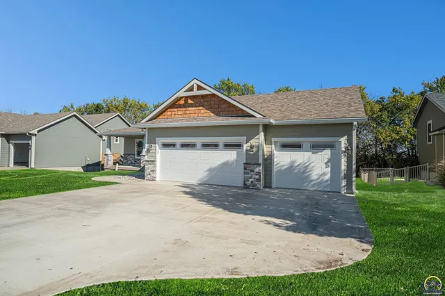 $424,995 | 4406 Southwest Lakeside Drive, Topeka, KS 66610