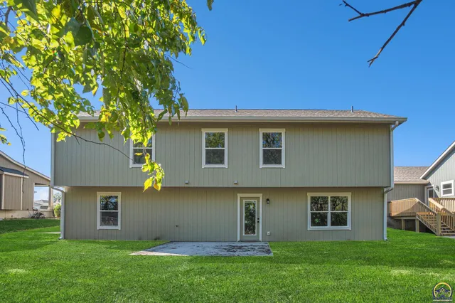 $424,995 | 4406 Southwest Lakeside Drive, Topeka, KS 66610