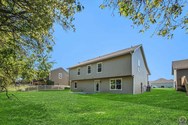 $424,995 | 4406 Southwest Lakeside Drive, Topeka, KS 66610