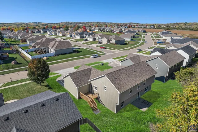 $424,995 | 4406 Southwest Lakeside Drive, Topeka, KS 66610