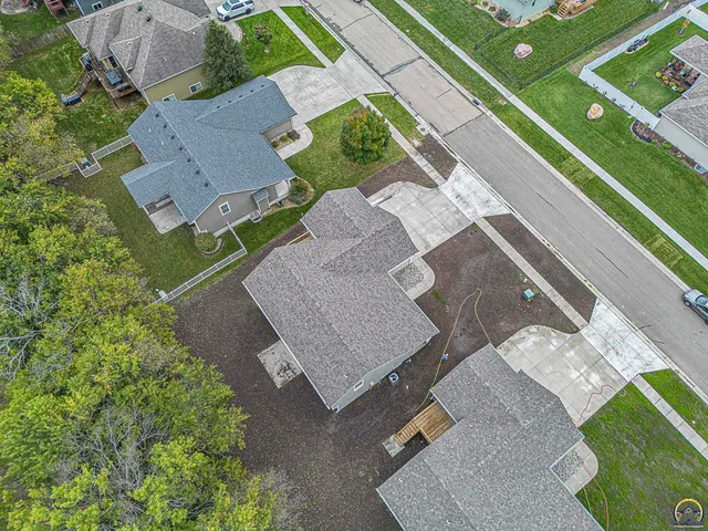 $424,995 | 4406 Southwest Lakeside Drive, Topeka, KS 66610