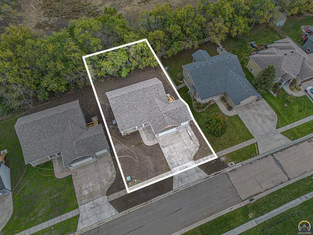 $424,995 | 4406 Southwest Lakeside Drive, Topeka, KS 66610