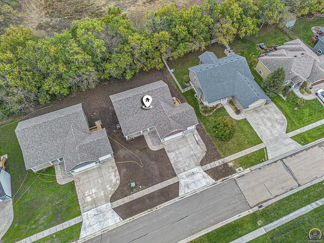 $424,995 | 4406 Southwest Lakeside Drive, Topeka, KS 66610