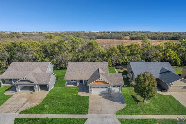 $424,995 | 4406 Southwest Lakeside Drive, Topeka, KS 66610