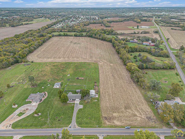 $424,995 | 4406 Southwest Lakeside Drive, Topeka, KS 66610