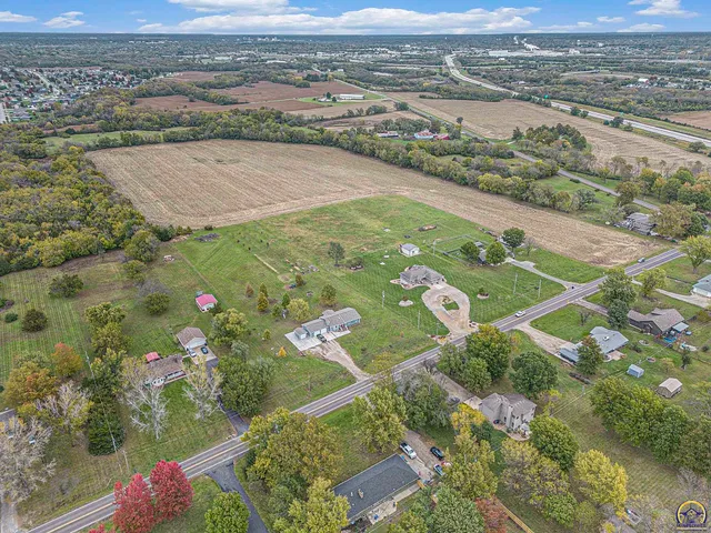 $424,995 | 4406 Southwest Lakeside Drive, Topeka, KS 66610