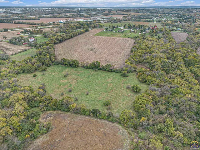 $424,995 | 4406 Southwest Lakeside Drive, Topeka, KS 66610