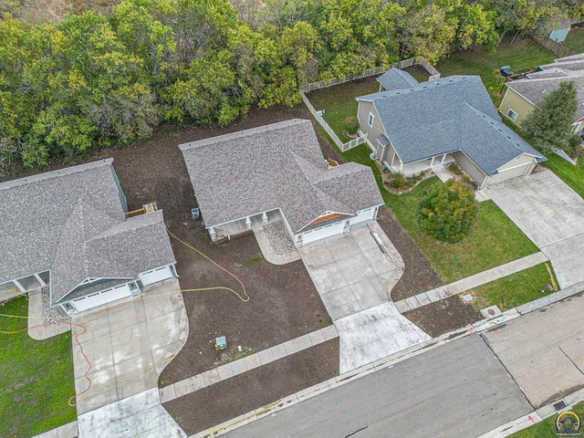 $424,995 | 4406 Southwest Lakeside Drive, Topeka, KS 66610