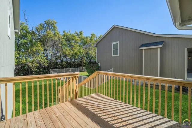 $424,995 | 4406 Southwest Lakeside Drive, Topeka, KS 66610