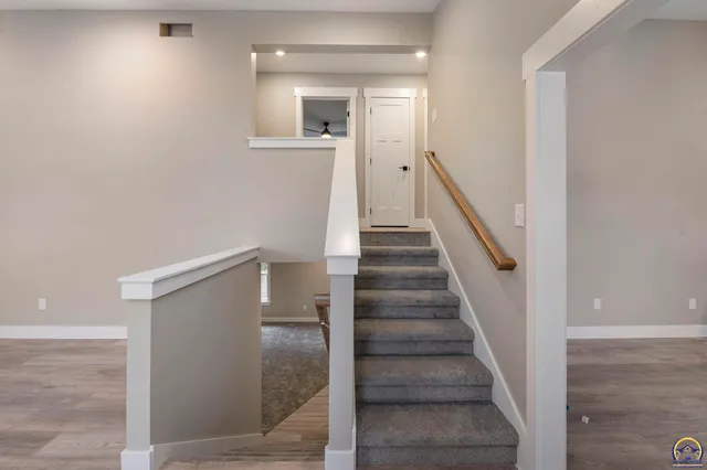 $424,995 | 4406 Southwest Lakeside Drive, Topeka, KS 66610