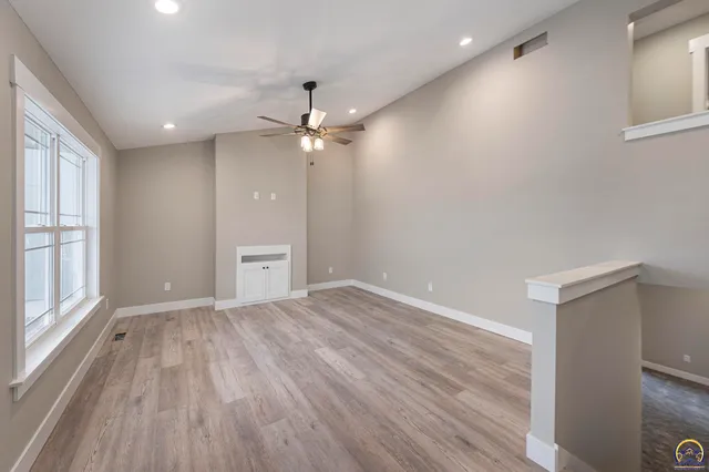 $424,995 | 4406 Southwest Lakeside Drive, Topeka, KS 66610